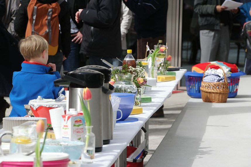 Begegnungsbrunch auf der Leseterrasse