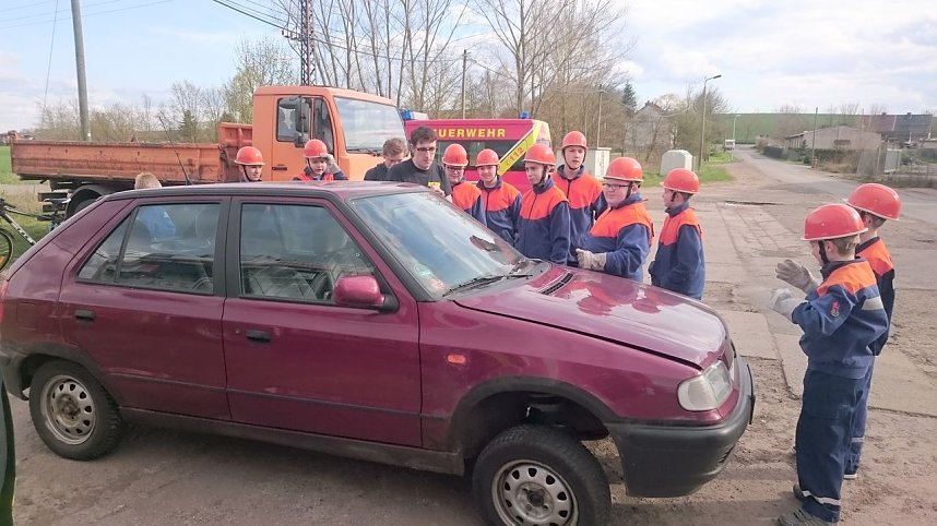 Lehrreiche &Uuml;bung des Feuerwehrnachwuchses