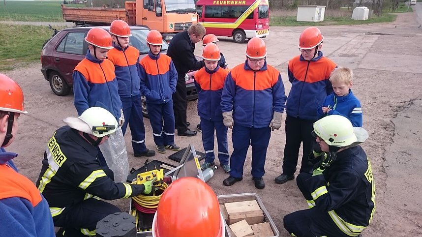 Lehrreiche &Uuml;bung des Feuerwehrnachwuchses