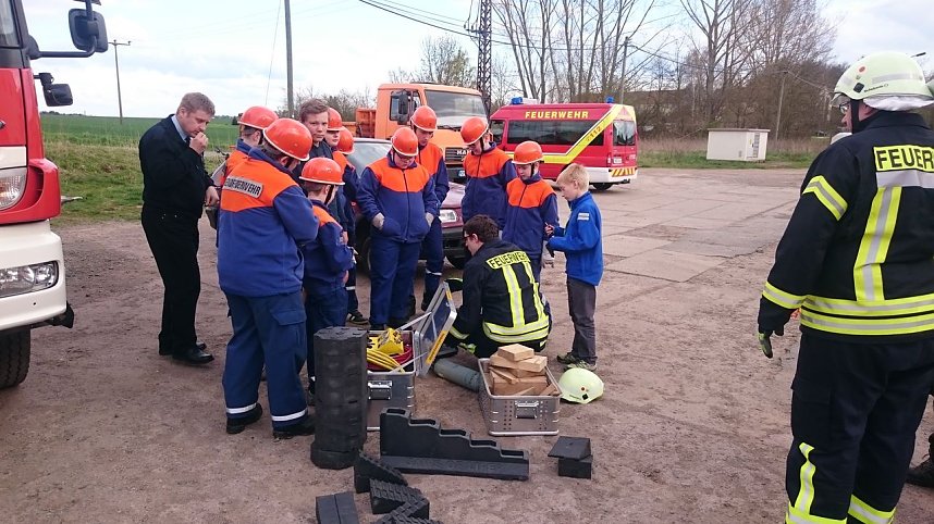 Lehrreiche &Uuml;bung des Feuerwehrnachwuchses
