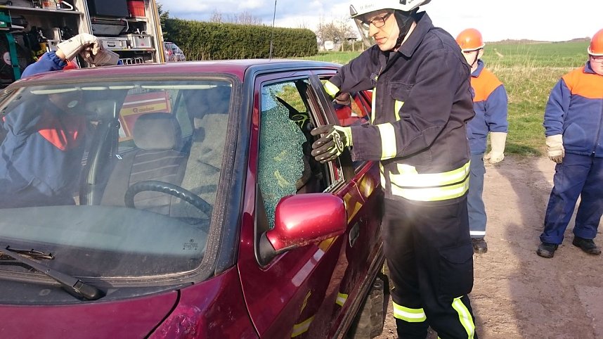 Lehrreiche &Uuml;bung des Feuerwehrnachwuchses