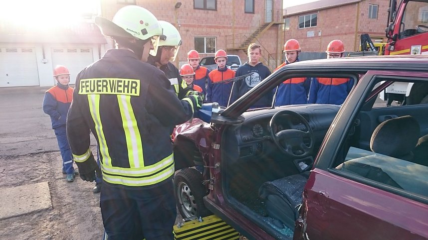 Lehrreiche &Uuml;bung des Feuerwehrnachwuchses