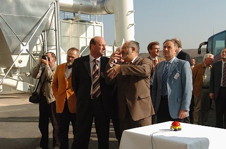 Oktober: Abfallbehandlungsanlage geht in Betrieb