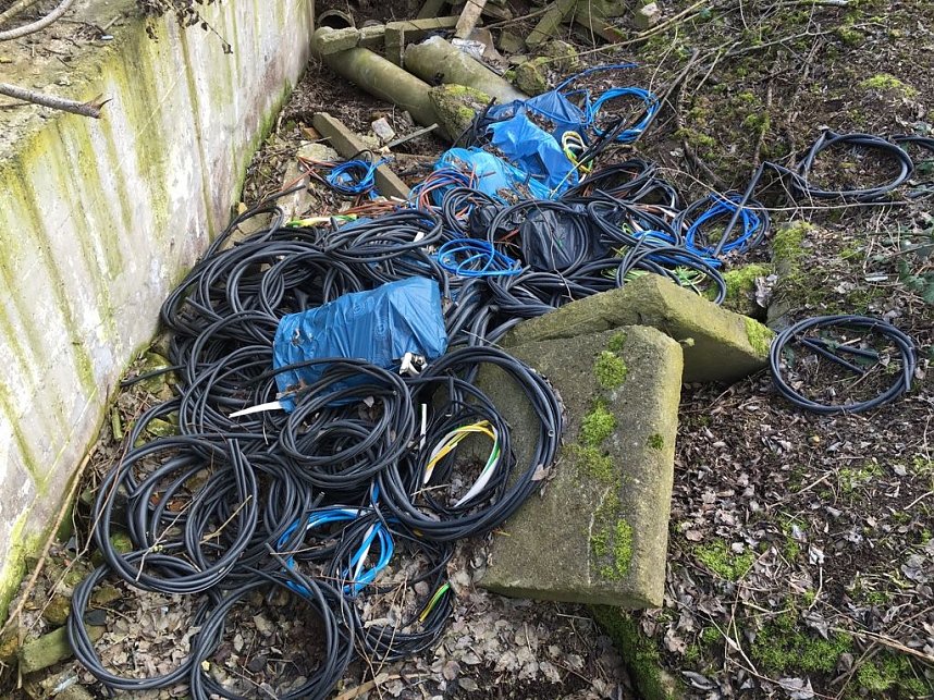 Illegal entsorgt: An den Teichen bei Steinbr&uuml;cken