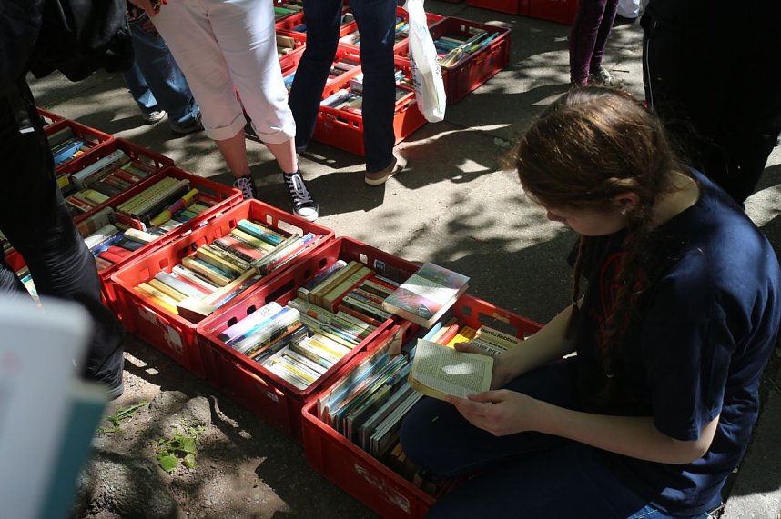 Erstmals mehr als 1000 Kisten voller B&uuml;cher - der gro&szlig;e KILA B&uuml;cherflohmarkt