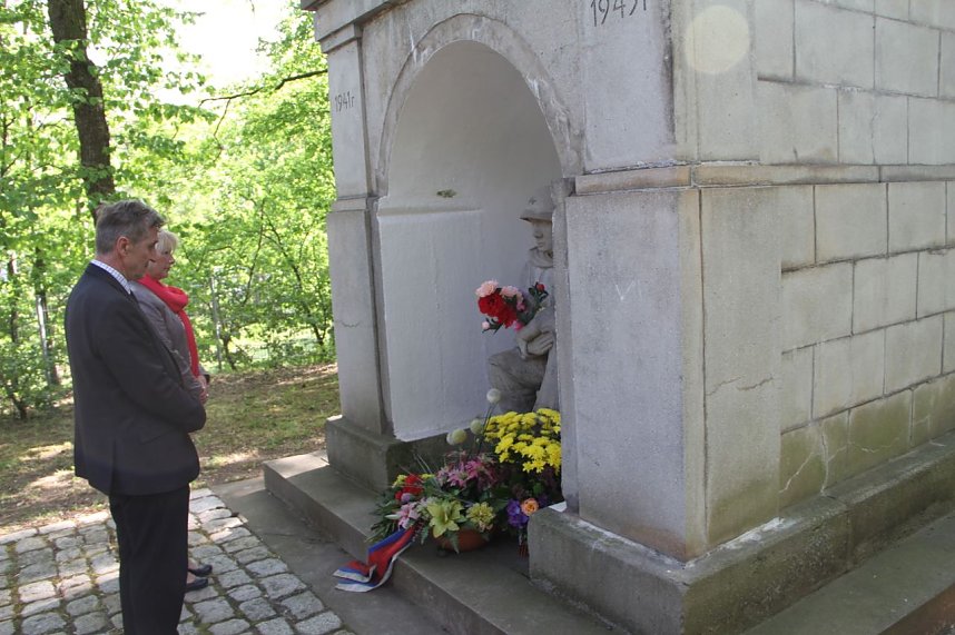 Kranzniederlegung zum Tag der Befreiung