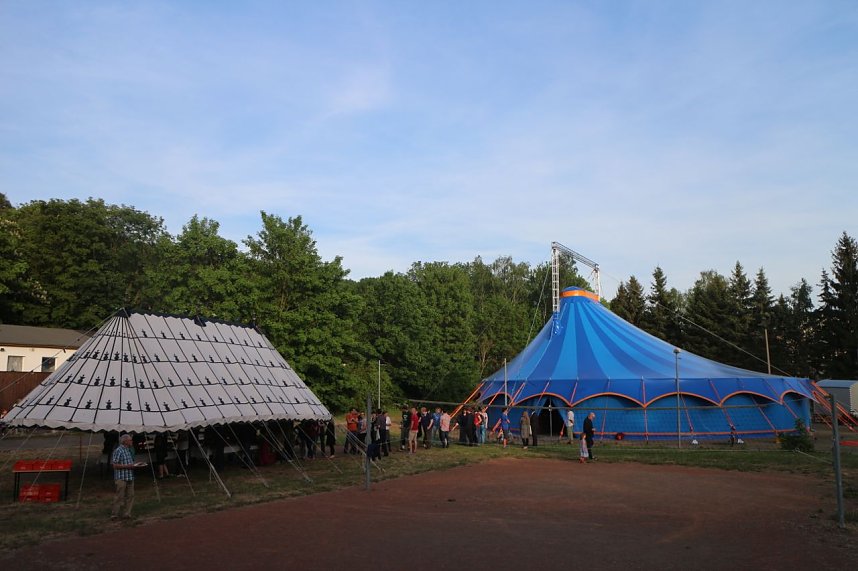 Premiere im neuen Nordh&auml;user Zirkuszelt