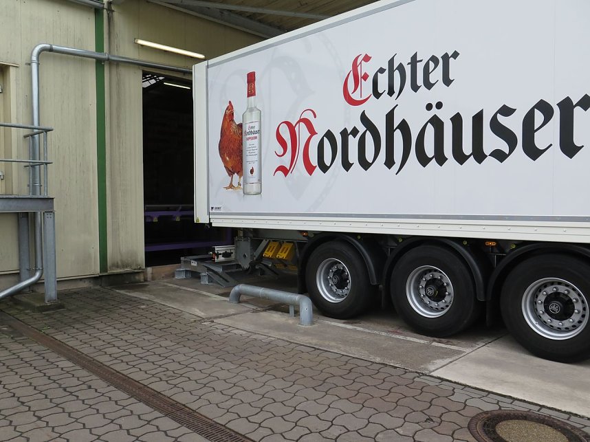 Eine kleine Auffahrt sorgt f&uuml;r die exakt gleiche H&ouml;he