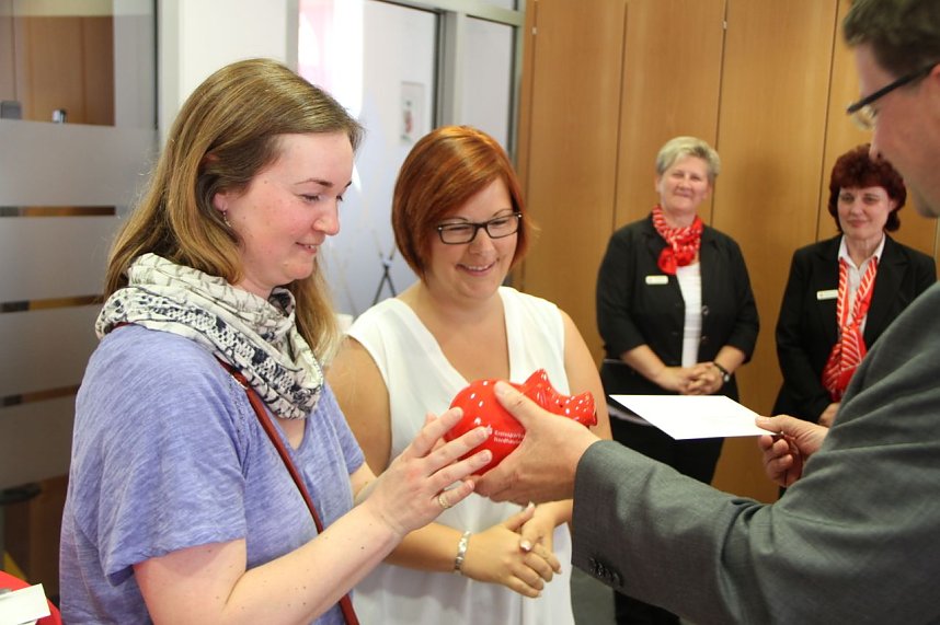 Sieben gl&uuml;ckliche Gewinner kamen beim gro&szlig;en Vereinsvoting der Sparkasse aus Harztor