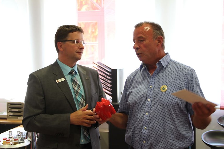 Sieben gl&uuml;ckliche Gewinner kamen beim gro&szlig;en Vereinsvoting der Sparkasse aus Harztor