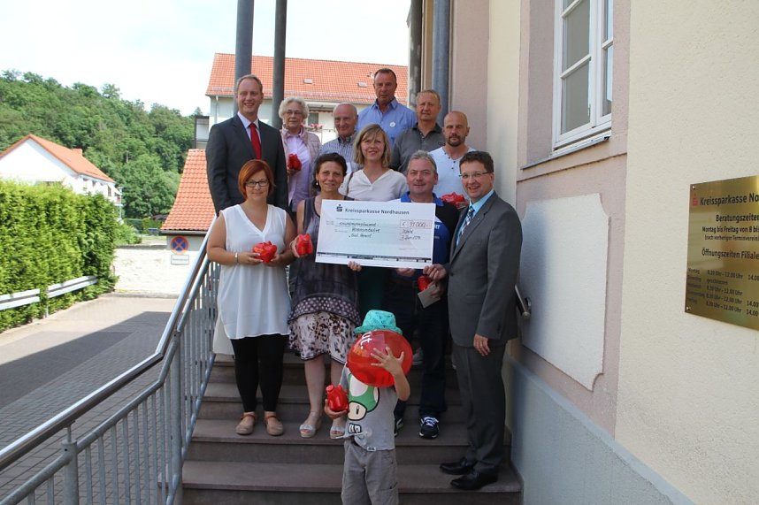 Sieben gl&uuml;ckliche Gewinner kamen beim gro&szlig;en Vereinsvoting der Sparkasse aus Harztor