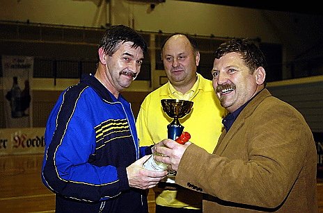 Pokal f&uuml;r die Wacker Oldies