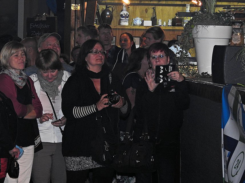 Extase vor dem Theater