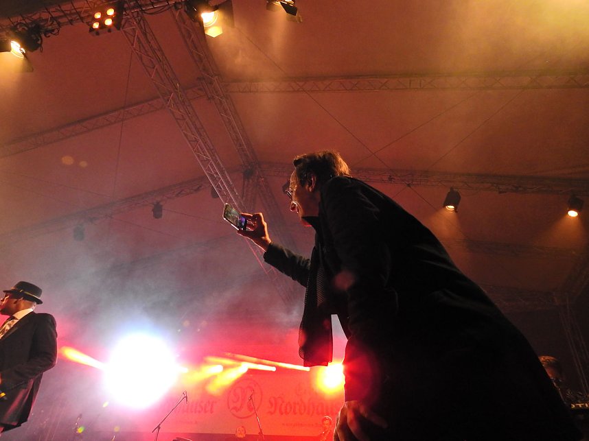 Extase vor dem Theater