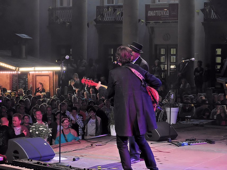 Extase vor dem Theater