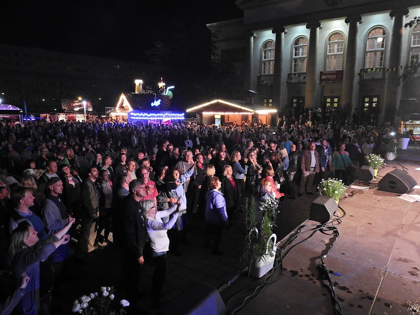 Extase vor dem Theater