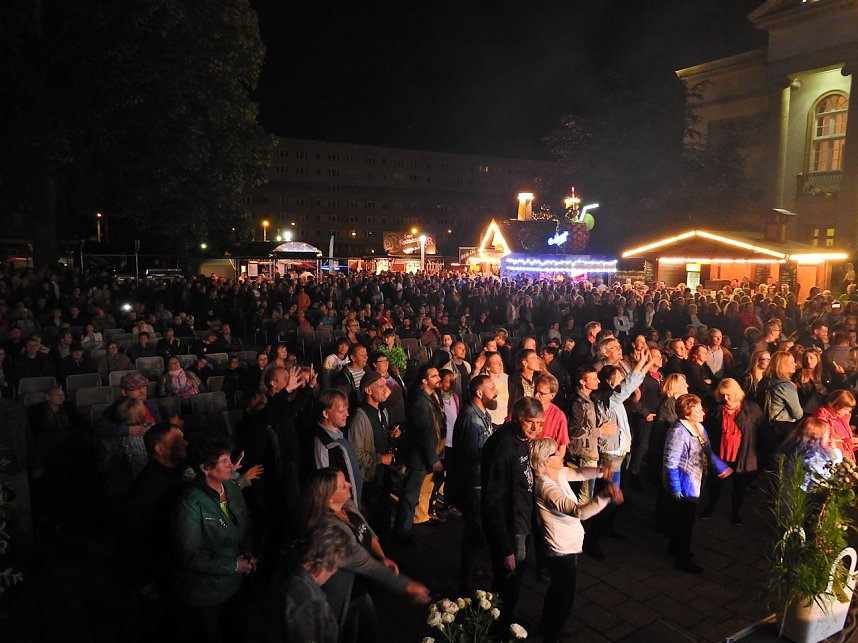 Extase vor dem Theater