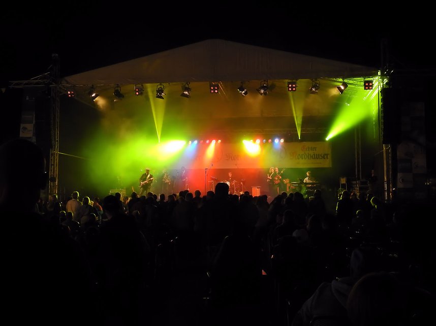 Extase vor dem Theater