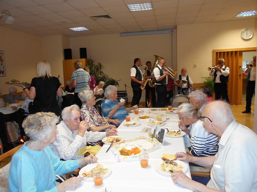 Abwechslung im DRK-Pflegeheim