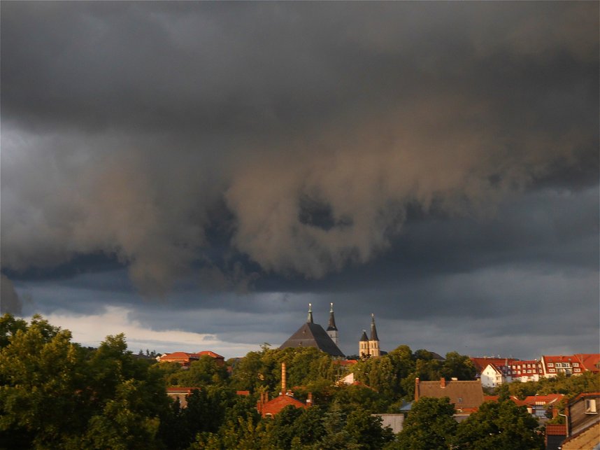Gewitter &uuml;ber Nordhausen: Blick Richtung Blasiikirche und Dom