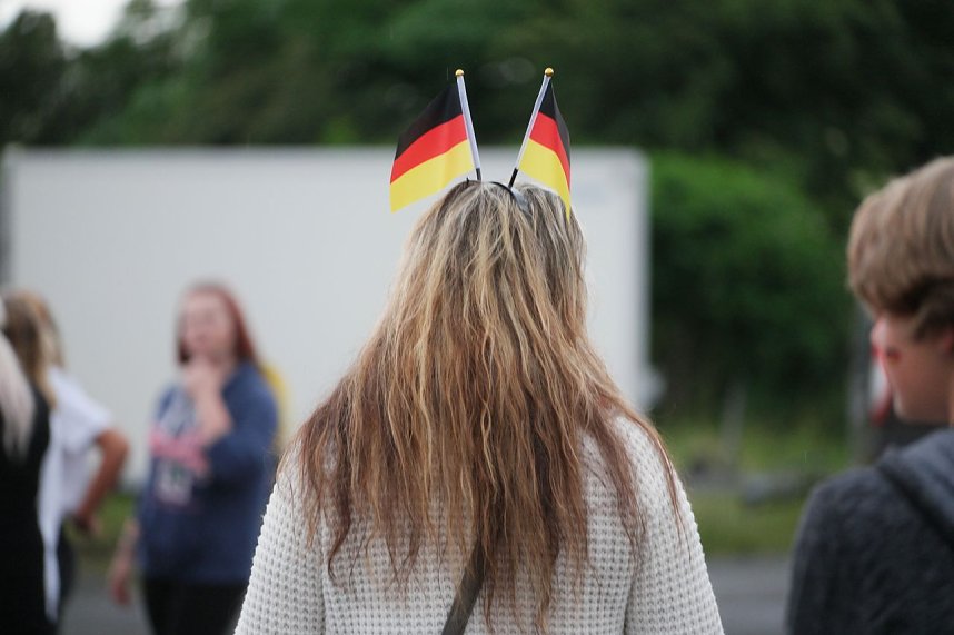 Fans gucken Deutschland gegen Polen