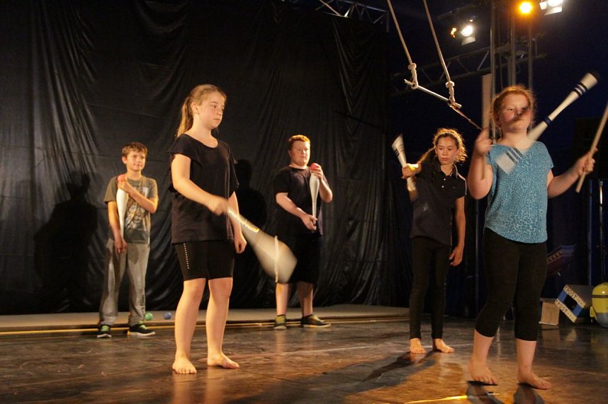 Zirkus macht stark - 55 Kinder konnten diese Woche im Zappelini Zelt ihr eigenes St&uuml;ck proben