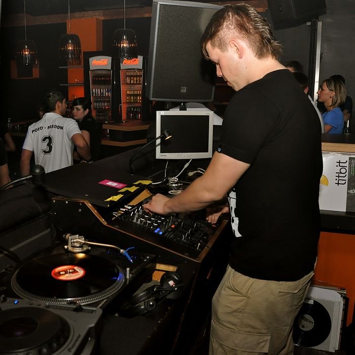 Musik und Handys in der Webe