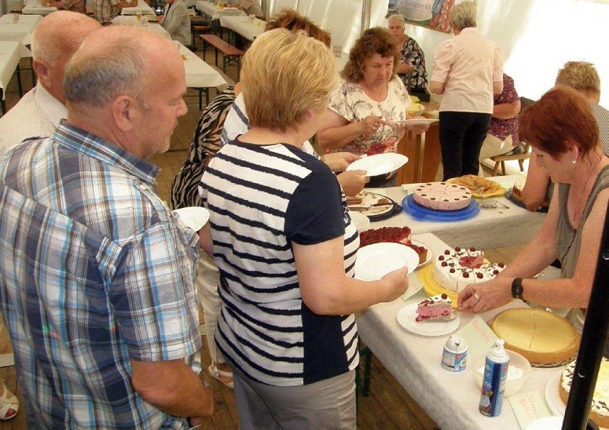 Salzaer Kleing&auml;rtner feierten: Ansturm am Kuchenbuffet