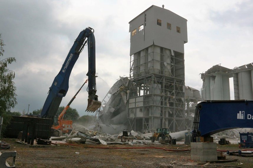 Adieu Gipswerk - der R&uuml;ckbau des fr&uuml;heren Wildgruber-Gipswerkes in Niedersachswerfen l&auml;uft auf Hochtouren
