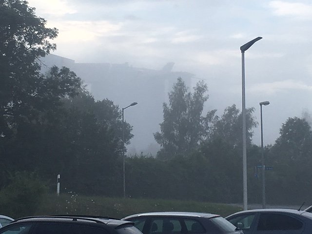 Anwohner und Nachbarn werden durch die Staubentwicklung belastet.