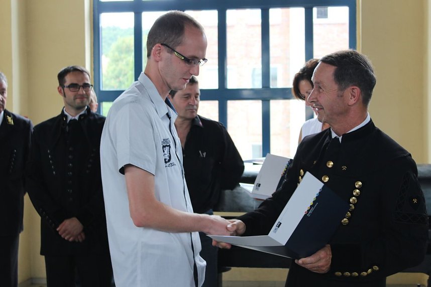 Bergbautechnologen beenden Ausbildung