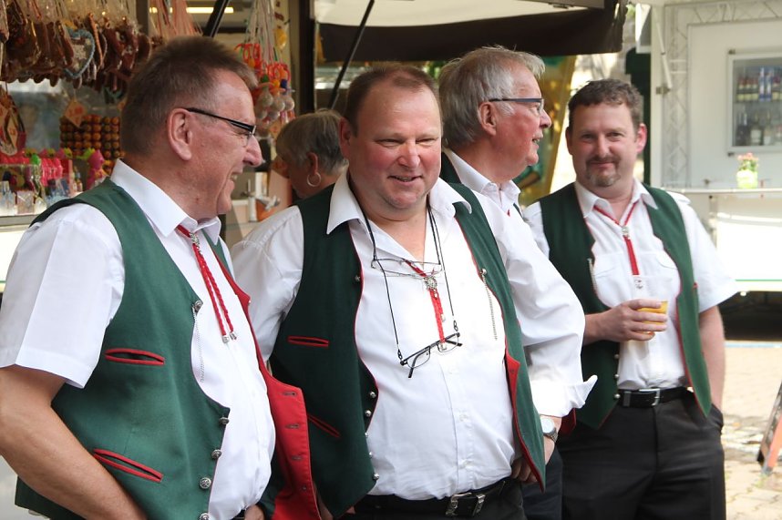 Die Altstadtoriginale um Hannechen Vogelstange er&ouml;ffneten heute Nachmittag das 22. Nordh&auml;user Altstadtfest