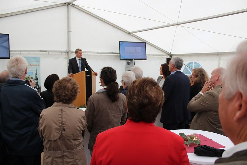 Mit Festakt schiefer Turm als gerettet gefeiert