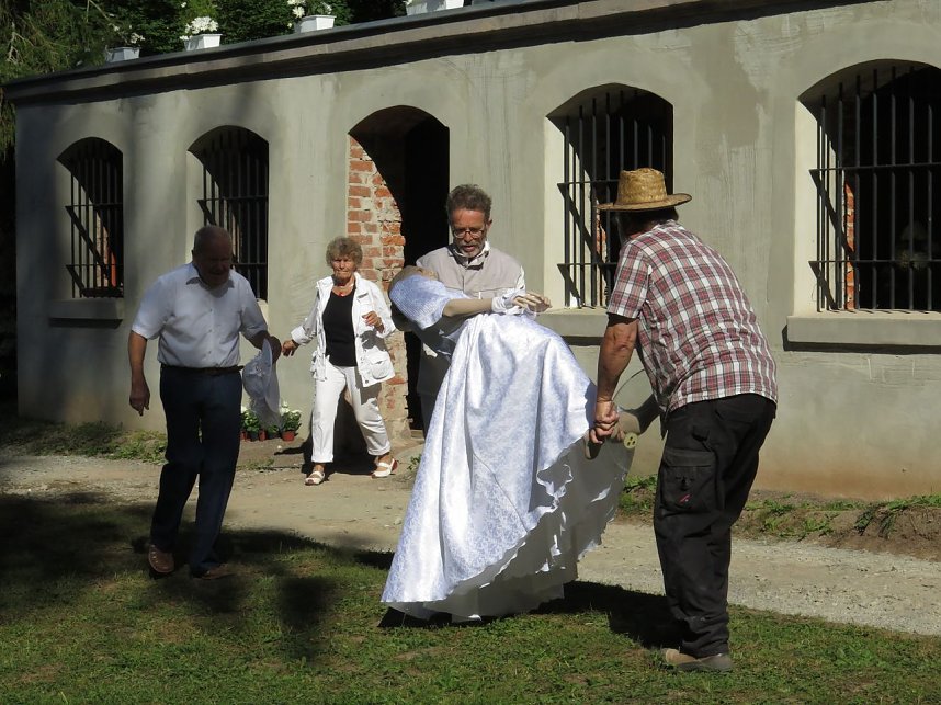 Gro&szlig;er Bahnhof im Park Hohenrode