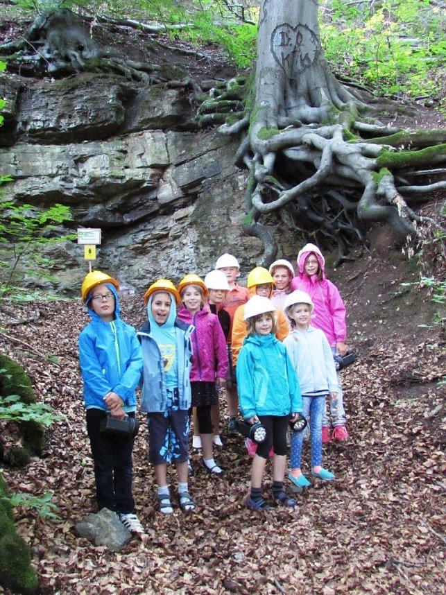 Gummistiefel, Schaufel, Sieb - an der Langen Wand waren junge Goldsucher zu Gange