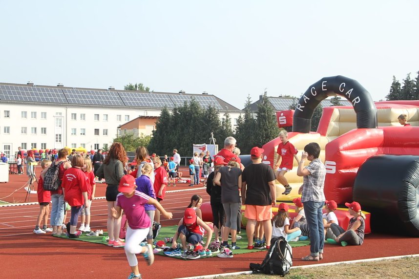 Grundschulsporttag auf dem Hohekreuz-Sportplatz