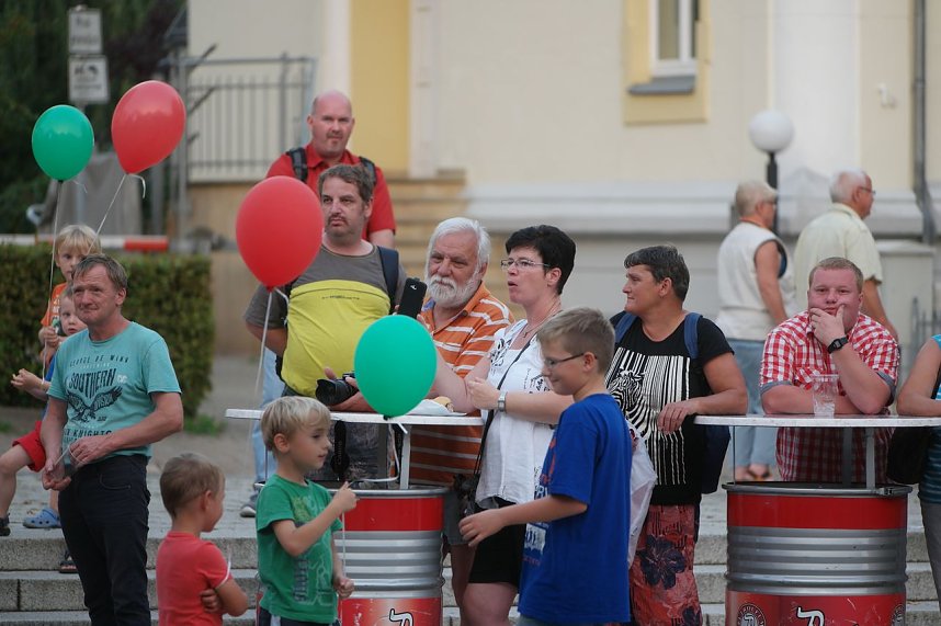 Doppelter Geburtstag auf dem Theaterplatz