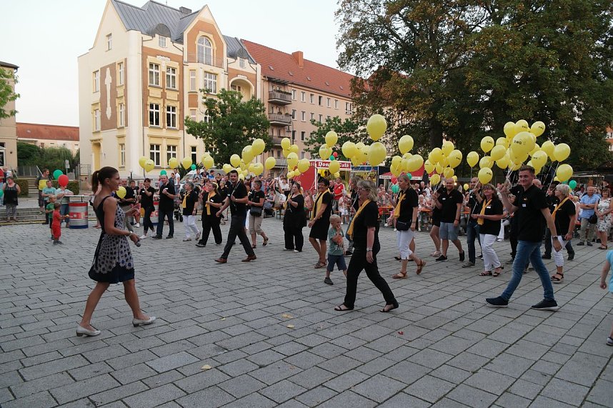 Doppelter Geburtstag auf dem Theaterplatz