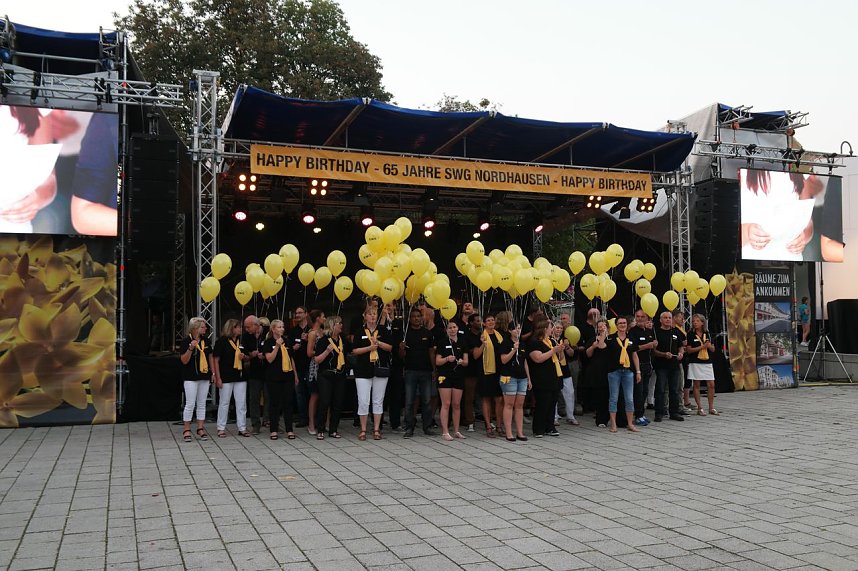 Doppelter Geburtstag auf dem Theaterplatz