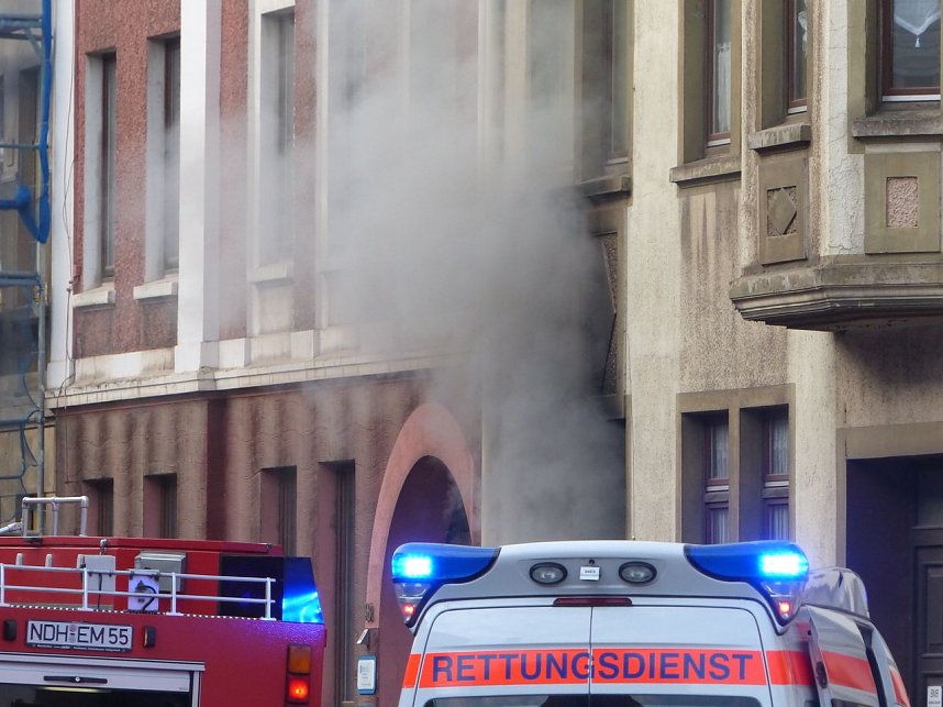 Wohnungsbrand mit vier Verletzten