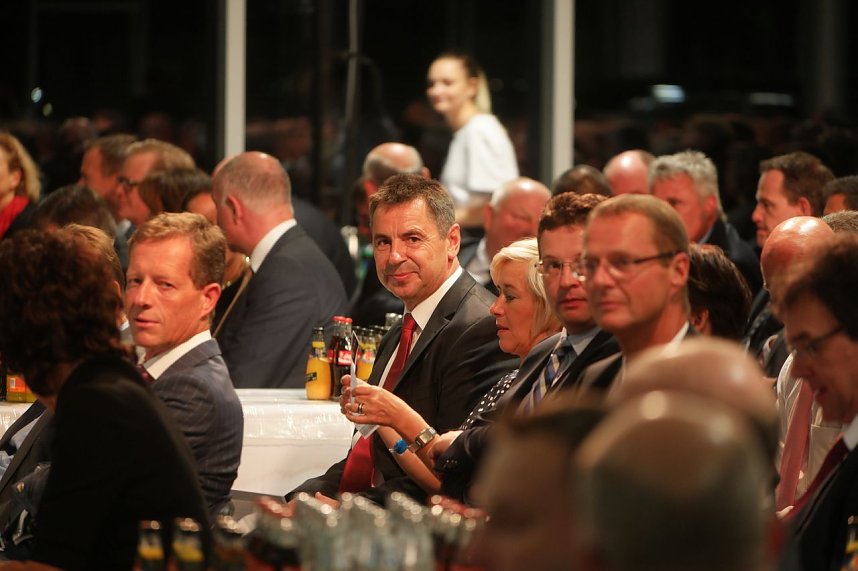 Feierliche Firmen&uuml;bergabe