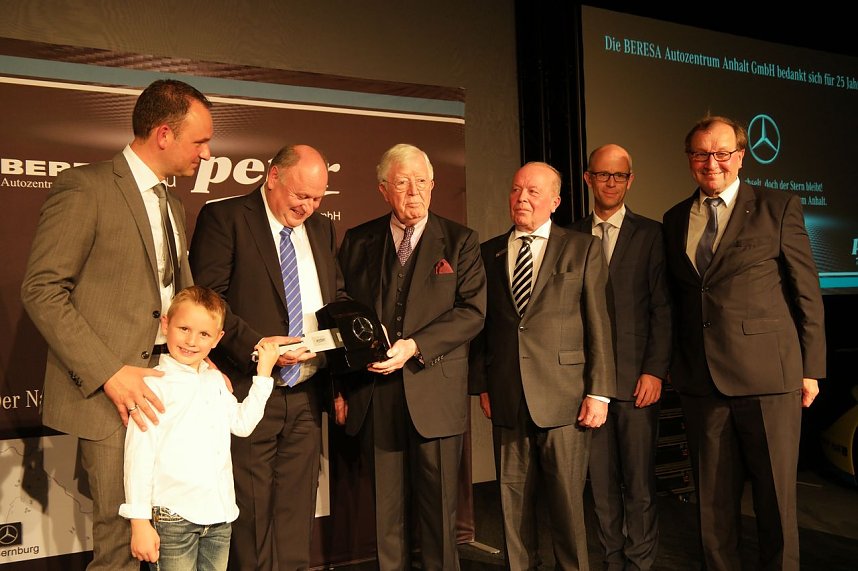 Feierliche Firmen&uuml;bergabe