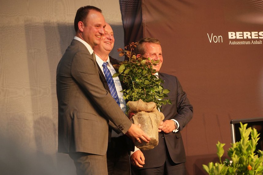 Feierliche Firmen&uuml;bergabe