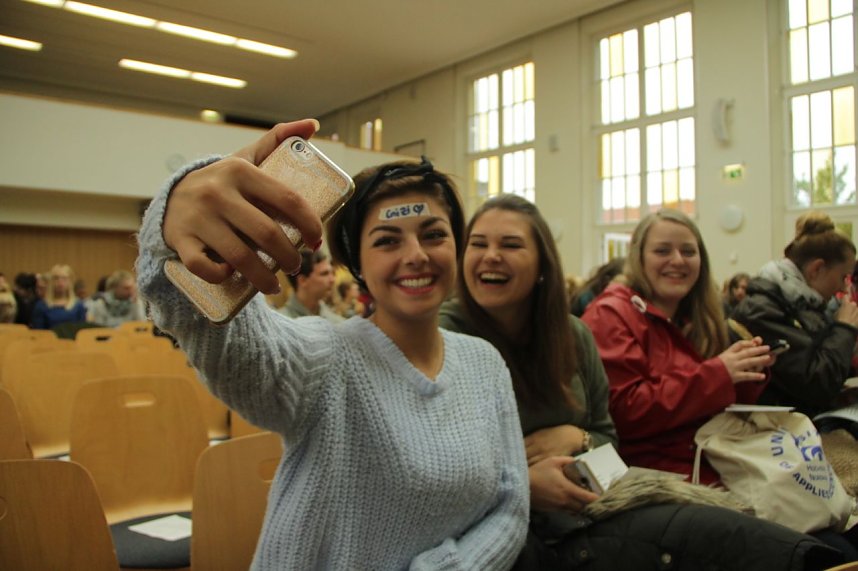 Spuren hinterlassen - vom Campus aus ging es f&uuml;r rund 100 Studierende heute hinaus, die Region und ihre Verein kennen lernen