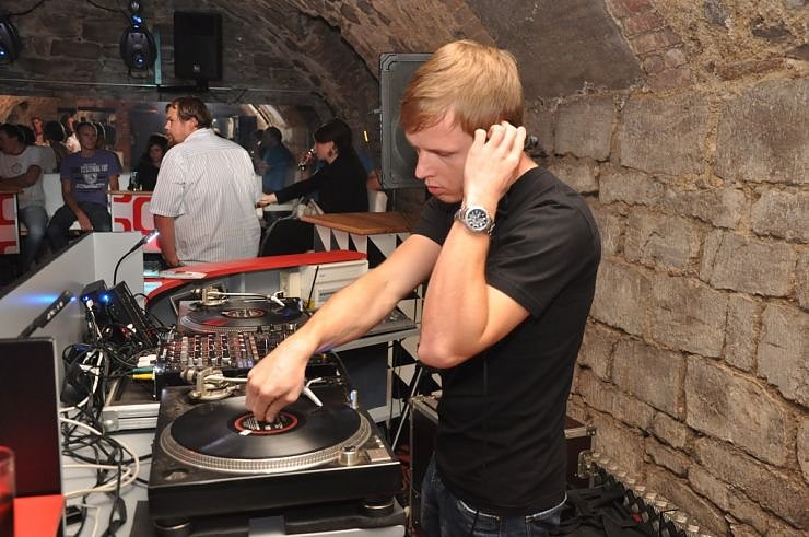 Jackin House VS Depp House Night