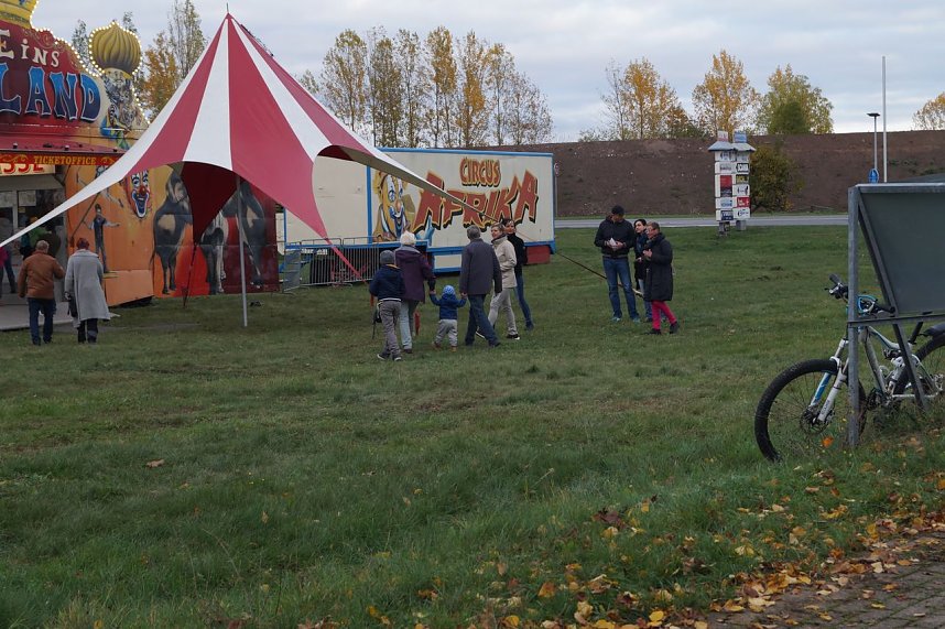 Tiersch&uuml;tzer protestieren gegen Zirkus mit Wildtieren