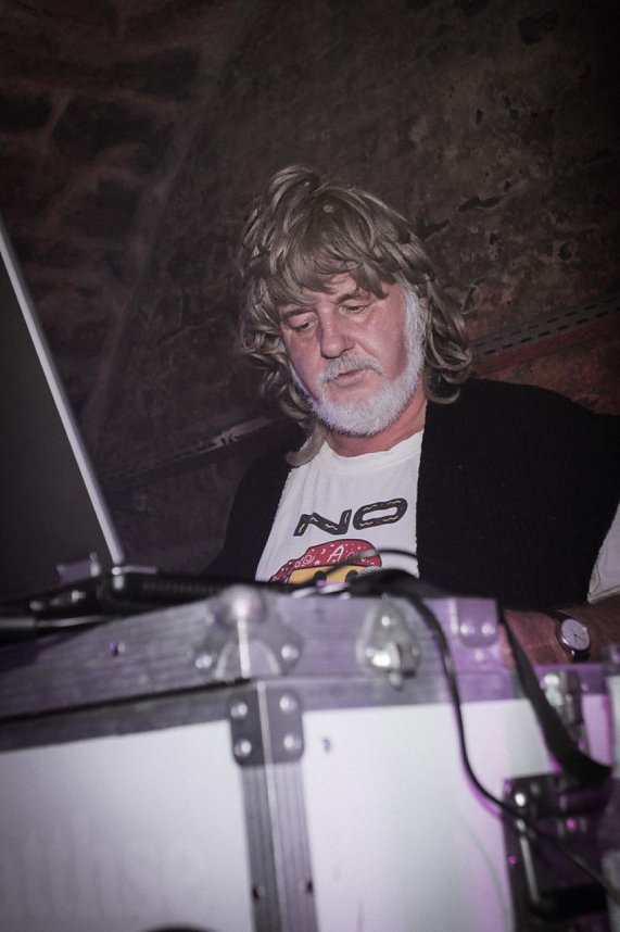 3. Professorennacht - Lehrende der Hochschule Nordhausen an den Plattentellern im Club T37