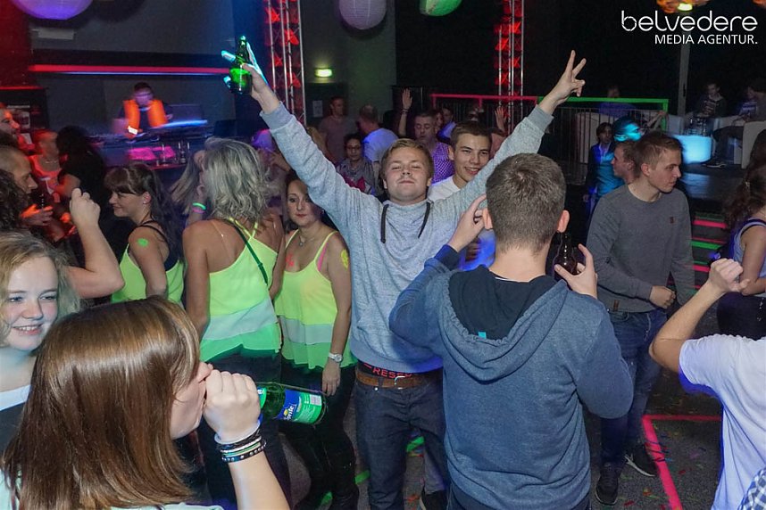 Wir bekennen Farbe! - so hie&szlig; das Motto der Nacht vom Samstag zu Sonntag im Nordh&auml;user Jugendclubhaus. Auf die G&auml;ste wartete nicht nur jede Menge Licht, sondern auch jede Menge toller Musik. Wir haben wieder die Galerie f&uuml;r Sie zusammengestellt.