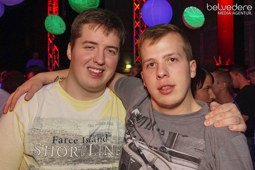 Wir bekennen Farbe! - so hie&szlig; das Motto der Nacht vom Samstag zu Sonntag im Nordh&auml;user Jugendclubhaus. Auf die G&auml;ste wartete nicht nur jede Menge Licht, sondern auch jede Menge toller Musik. Wir haben wieder die Galerie f&uuml;r Sie zusammengestellt.