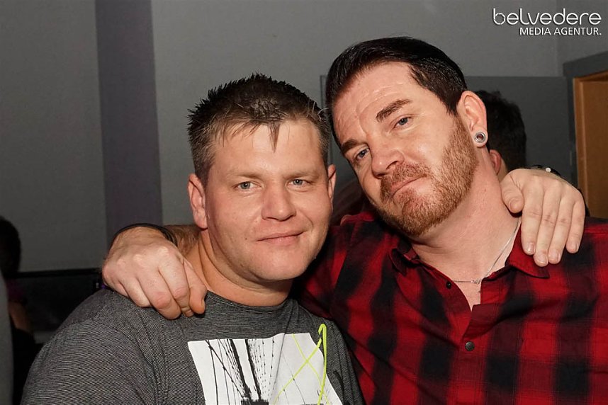 Wir bekennen Farbe! - so hie&szlig; das Motto der Nacht vom Samstag zu Sonntag im Nordh&auml;user Jugendclubhaus. Auf die G&auml;ste wartete nicht nur jede Menge Licht, sondern auch jede Menge toller Musik. Wir haben wieder die Galerie f&uuml;r Sie zusammengestellt.